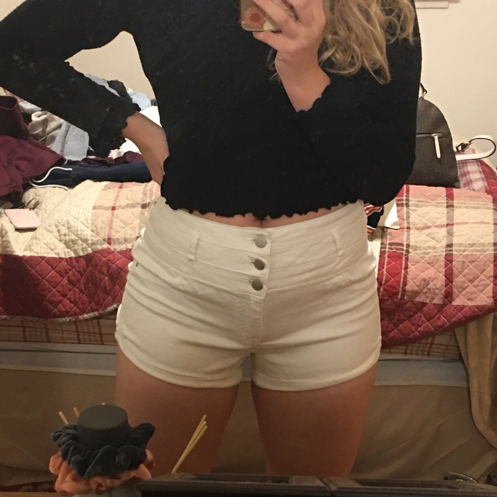 🦋high waisted white shorts🦋